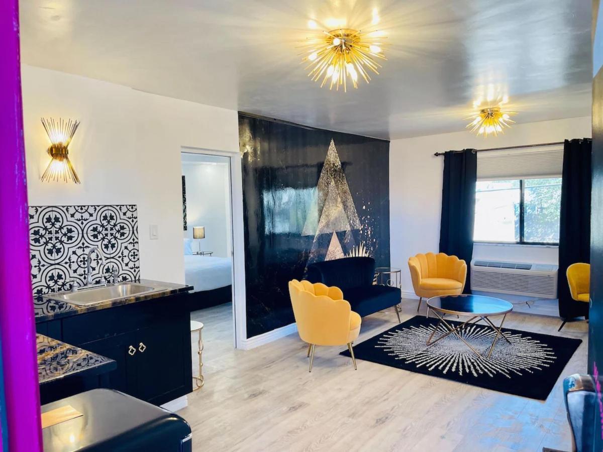 Deluxe King Suite