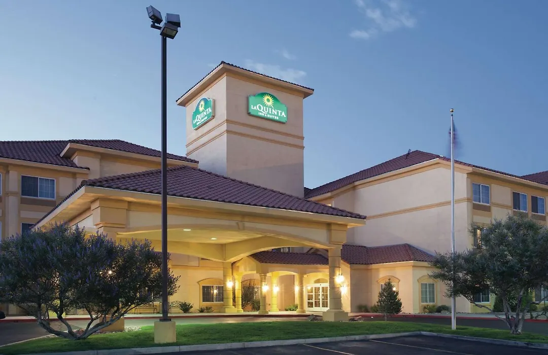 La Quinta Inn & Suites By Wyndham Albuquerque Midtown-1