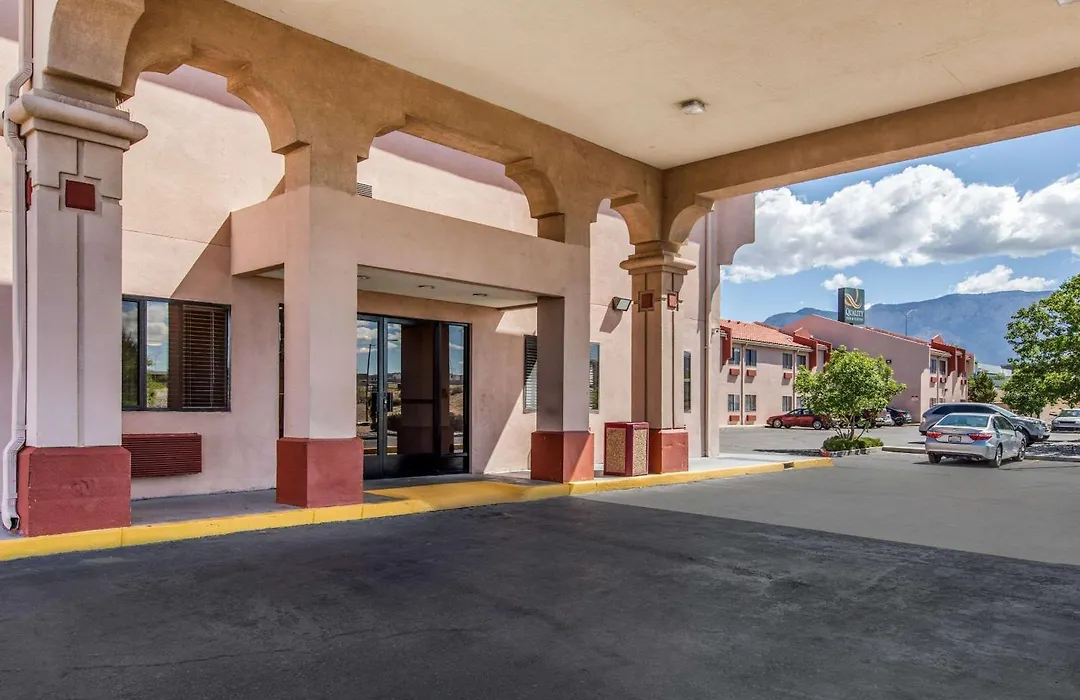 Quality Inn & Suites Albuquerque North Near Balloon Fiesta Park-1
