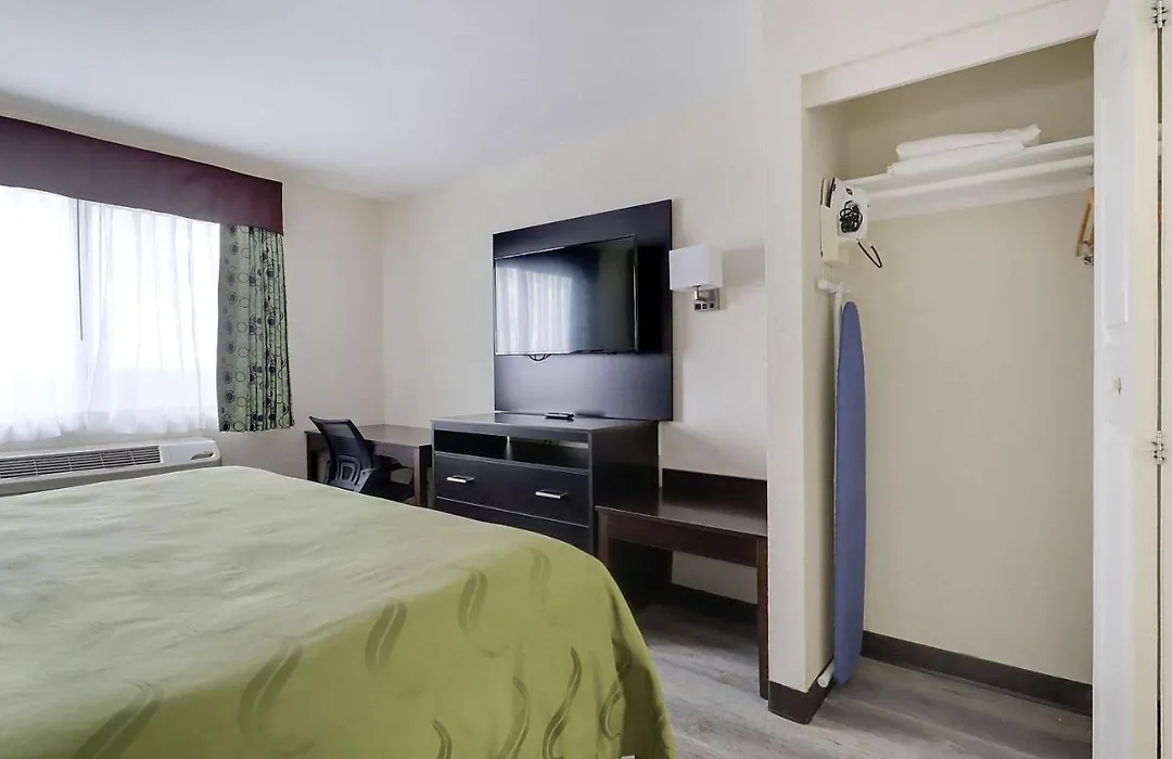 Quality Suites Albuquerque Airport-1