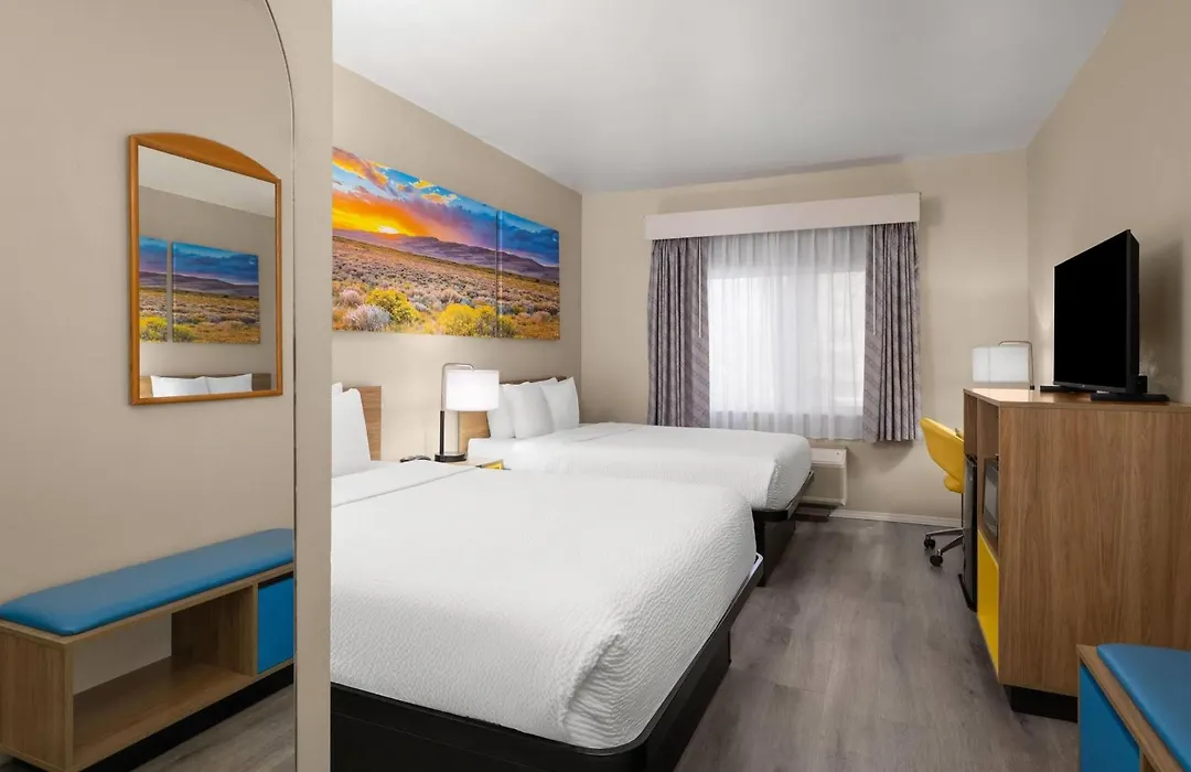 Days Inn & Suites By Wyndham Airport Albuquerque-1