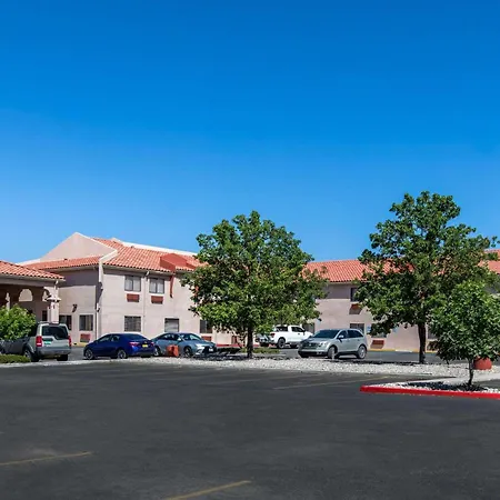 Quality Inn & Suites Albuquerque North Near Balloon Fiesta Park-3
